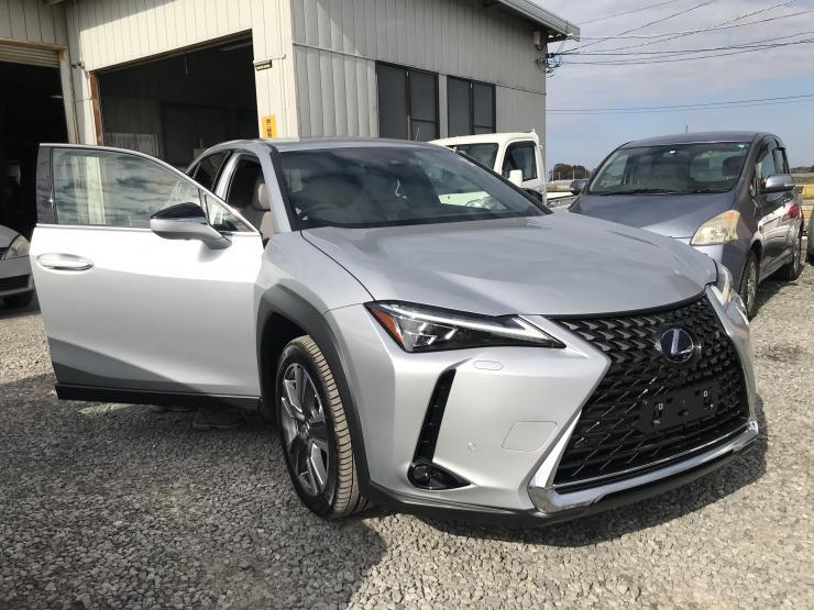 電気自動車　レクサス  UX300e でございます‼️